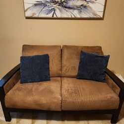 Love Seat With Accent Pillows