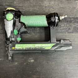 Hitachi NT32AE2 Nail Gun