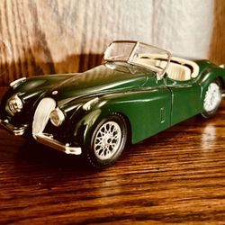 Vintage collectable car Model 1:24. Toys 