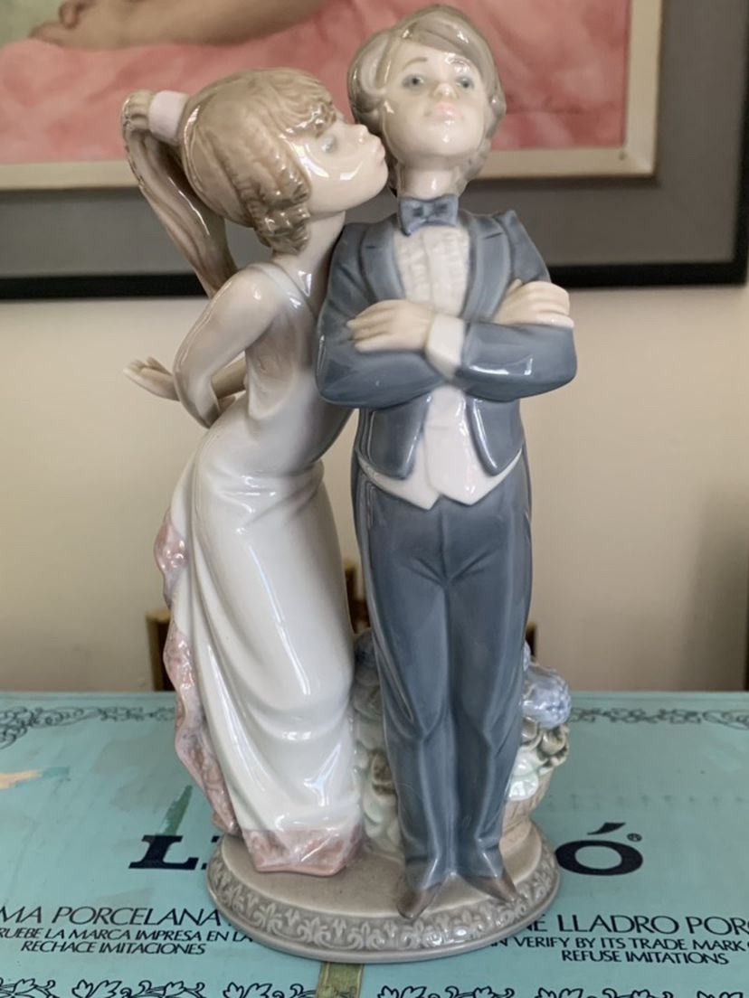 Vintage LLadro “No Insistas” No. 5 Wedding Couple Small Statue/Figurine 