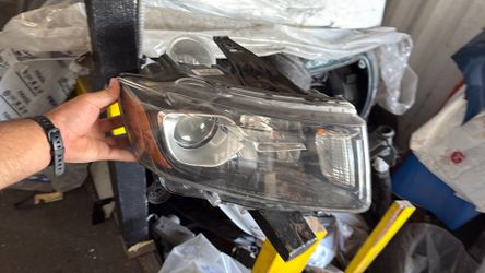 2017 through 2021 Jeep grand Cherokee driver side headlight