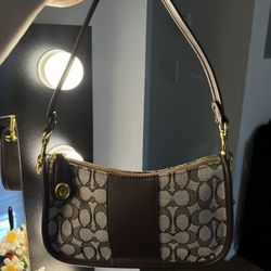 Brown coach purse 