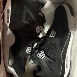 Jordan 4s