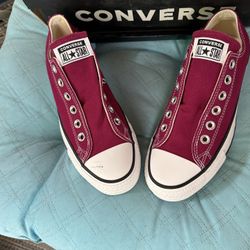 Women’s Converse, size 7 new