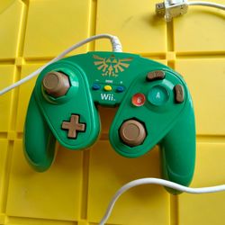 Wii Legend of Zelda GameCube-Style Wired Controller