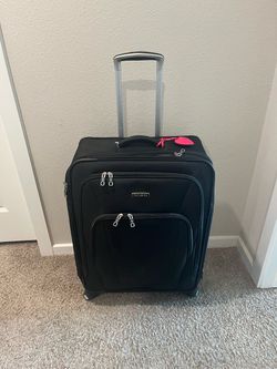 Samsonite 4-Wheel Spinner Softside Medium Size Expandable Lightweight Luggage, Black.
