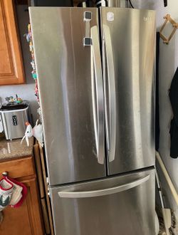 FREE LG Fridge on my sidewalk
