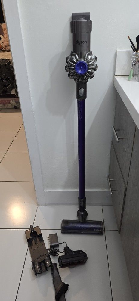 Dyson V6 Vacuum Cleaner