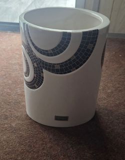 white ceramic trash can