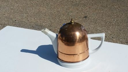 VINTAGE BAKER HART & STUART WHITE CERAMIC TEA POT WITH INSULATED COPPER COVER