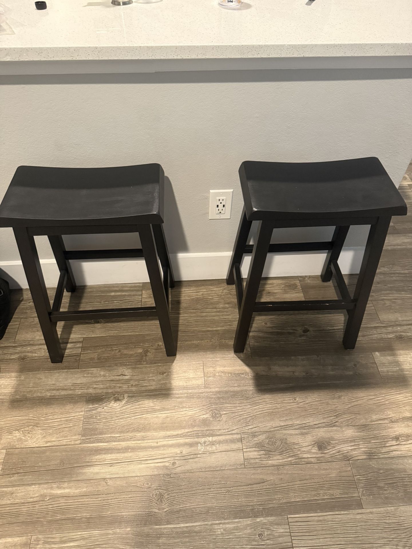 2 Barstools