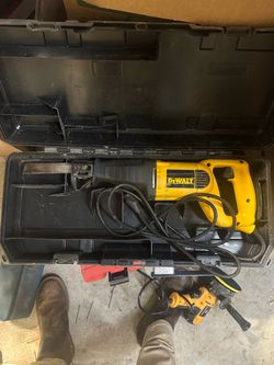 DeWalt Sawzall Reciprocating Saw – Powerful – Works Great