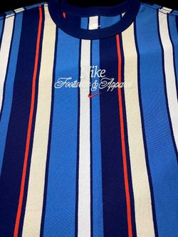 New Nike Striped T Shirt Size Medium