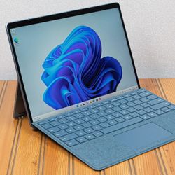 Microsoft Surface PRO 9 13 Inch 2880x1920 Touchscreen Intel Core I7-1265u 16 GB RAM 512 GB SSD Webcam Windows 11 Professional 