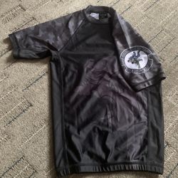 USU Combatives Club CRNR Youth Short Sleeve Rash Guard YS Black Gray Camo