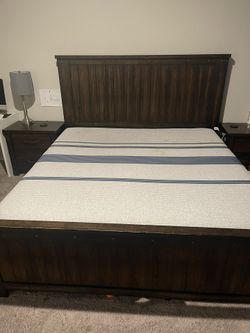 King Size Bed Frame/nightstands/mattress
