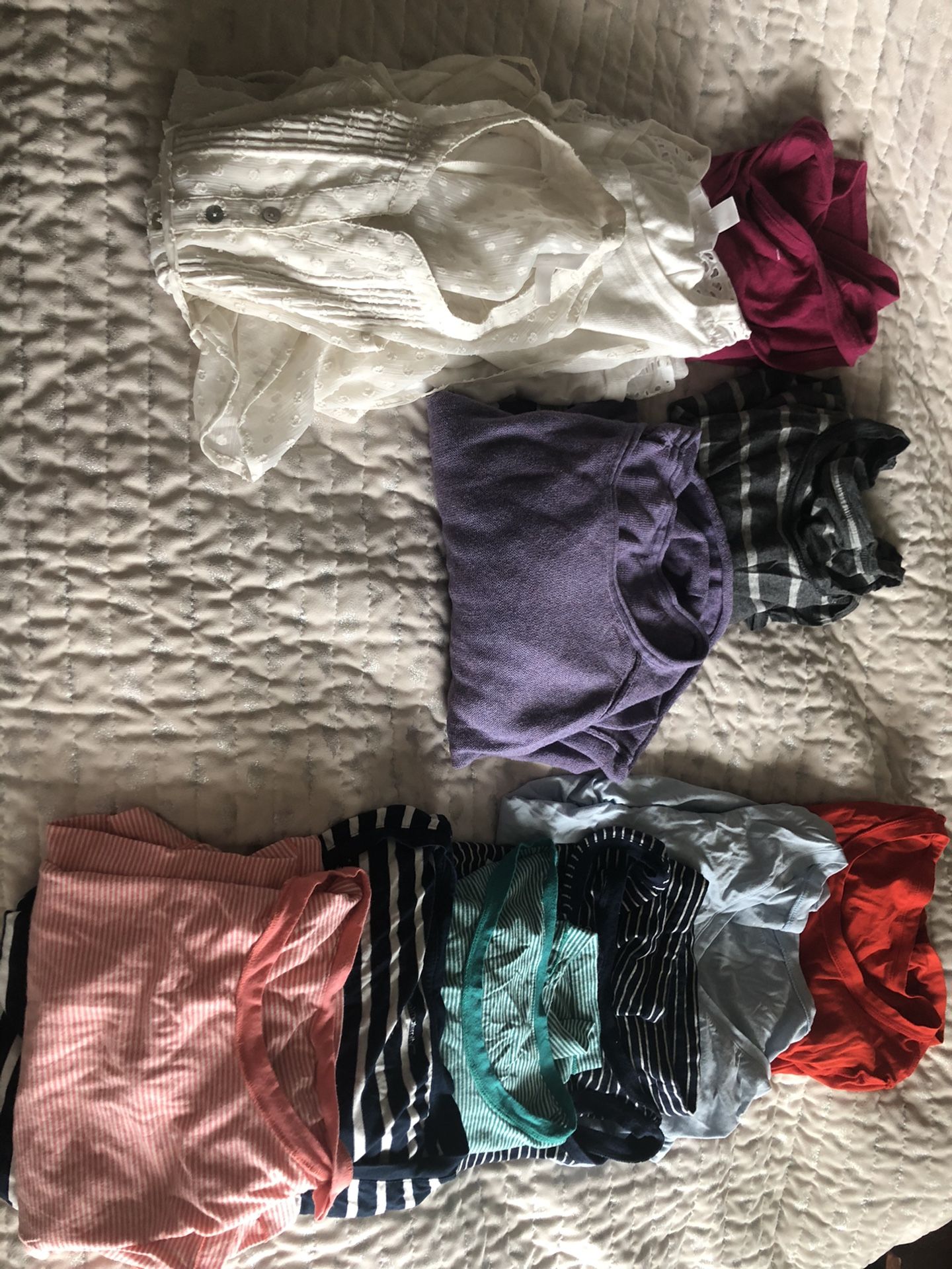 Maternity clothing lot