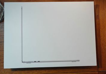 MacBook M2 15 inch Box