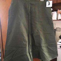 Jaclyn Smith long green skirt 