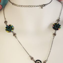 Ladies Floral Fashion Necklace. 