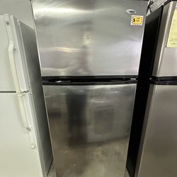 AMANA 28” TOP AND BOTTOM REFRIGERATOR 
