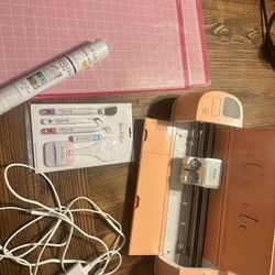 Cricut Machine And Accessories 
