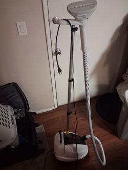 Wrinkle remover steamer