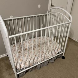 Mini Crib & Mattress