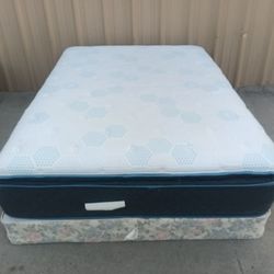 Queen Pillowtop Mattress And Box Spring 