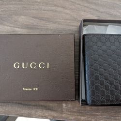 Authentic Men's Gucci Wallet. 