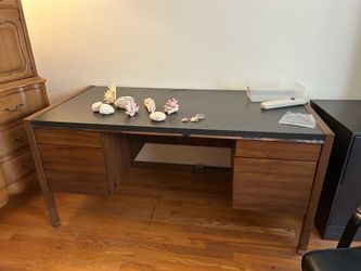 Miscellaneous furniture items. Make offer.
