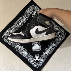 Jordan 1 Mids White Grey And Black Size 5Y