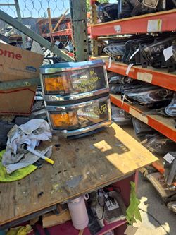 OEM 2014-2015 CHEVY SILVERADO 1500 FACTORY RH Passenger HEADLIGHT LAMP  #H2