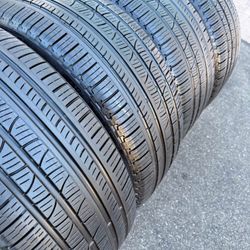 295 40 20 Pirelli con 80% de vida las 4 They all have 80% of their life remaining.