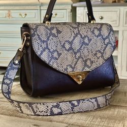Cowhide leather Black and snake print skin leather Shoulder bag with gold hardware(67)17