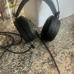 Wired gaming headset 