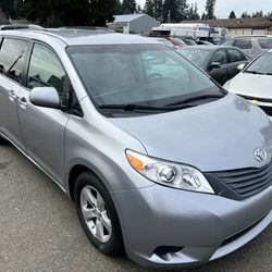 2017 Toyota Sienna LE 7-Passenger