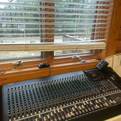 Yamaha 32 Channel Pro Mixing Console