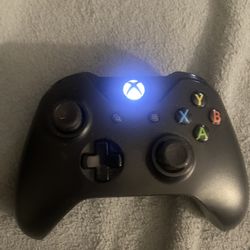 Xbox One Wireless Controller – Tested Working – Missing Battery Cover $25