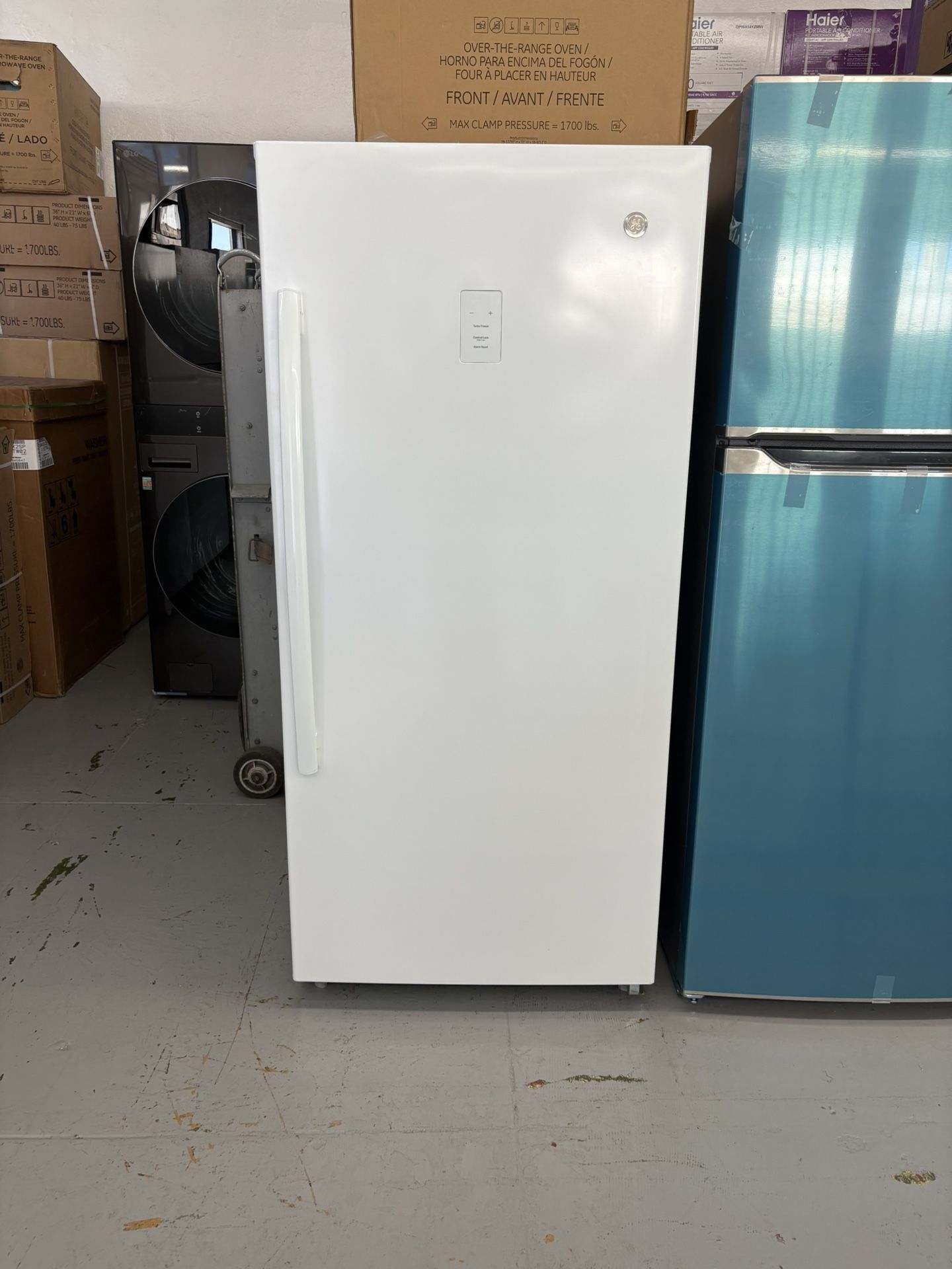 GE Garage Ready 28”  14.1 cu. ft. Frost Free Defrost Upright Freezer in White