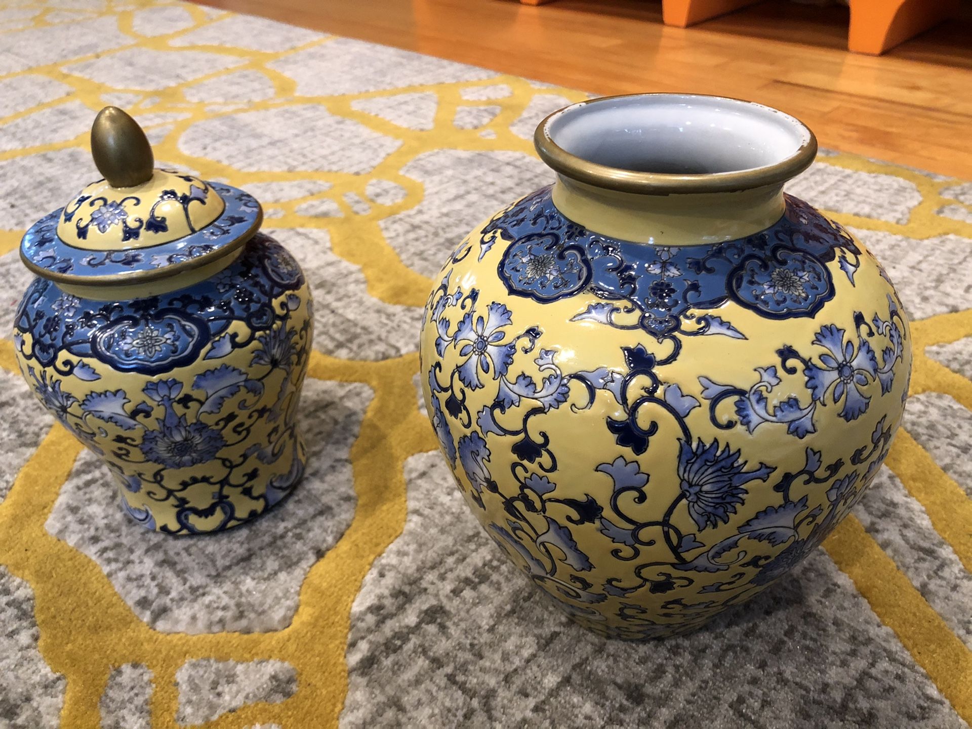 2 Vintage Oriental Vases