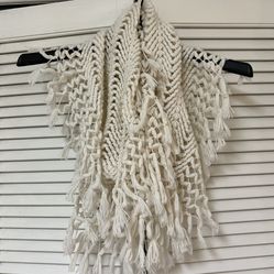 American Eagle Outfitters Cream Fringe Crochet Knit Infinity Scarf - VGUC