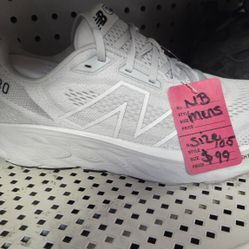 Mens New In Box New Balance Size 10.5