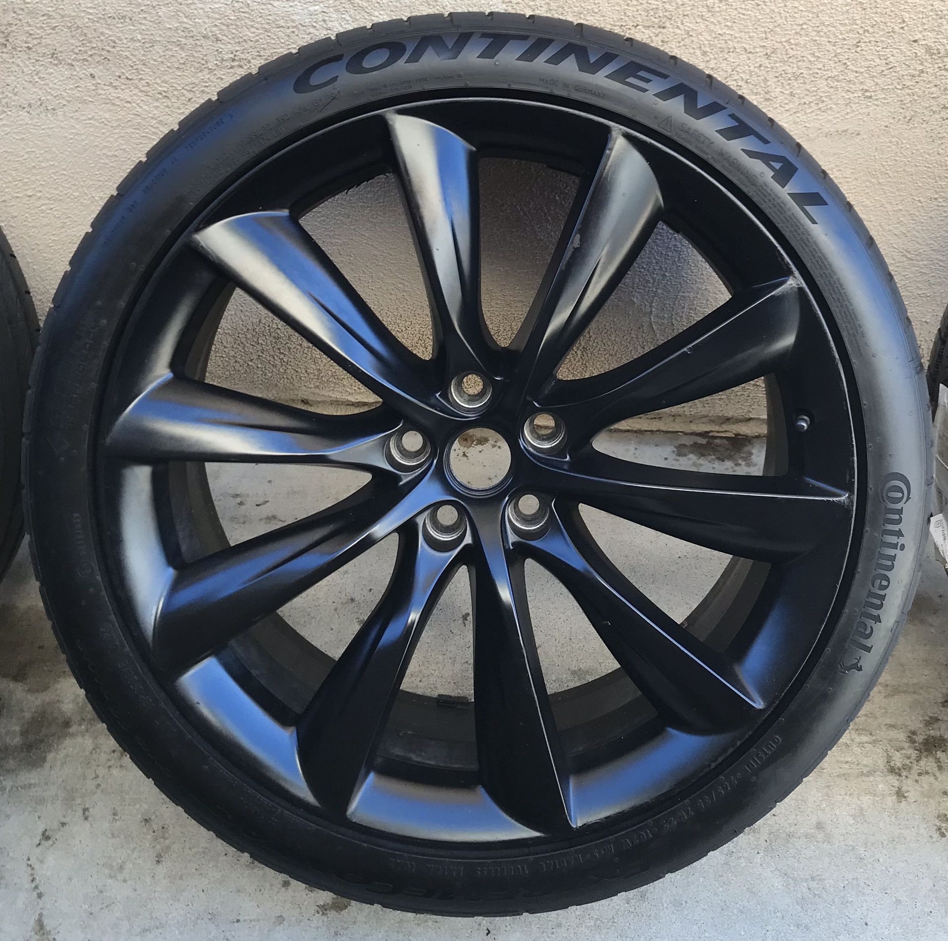 Tesla Model X Turbine 22” wheel