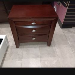 *Last Chance!!!*---Mature Emily Merlot Queen Bedroom Sets---Limited Stock!!!---Delivery And Financing😎