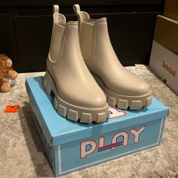 Rain Boots, Cream Color. New. Size: 9