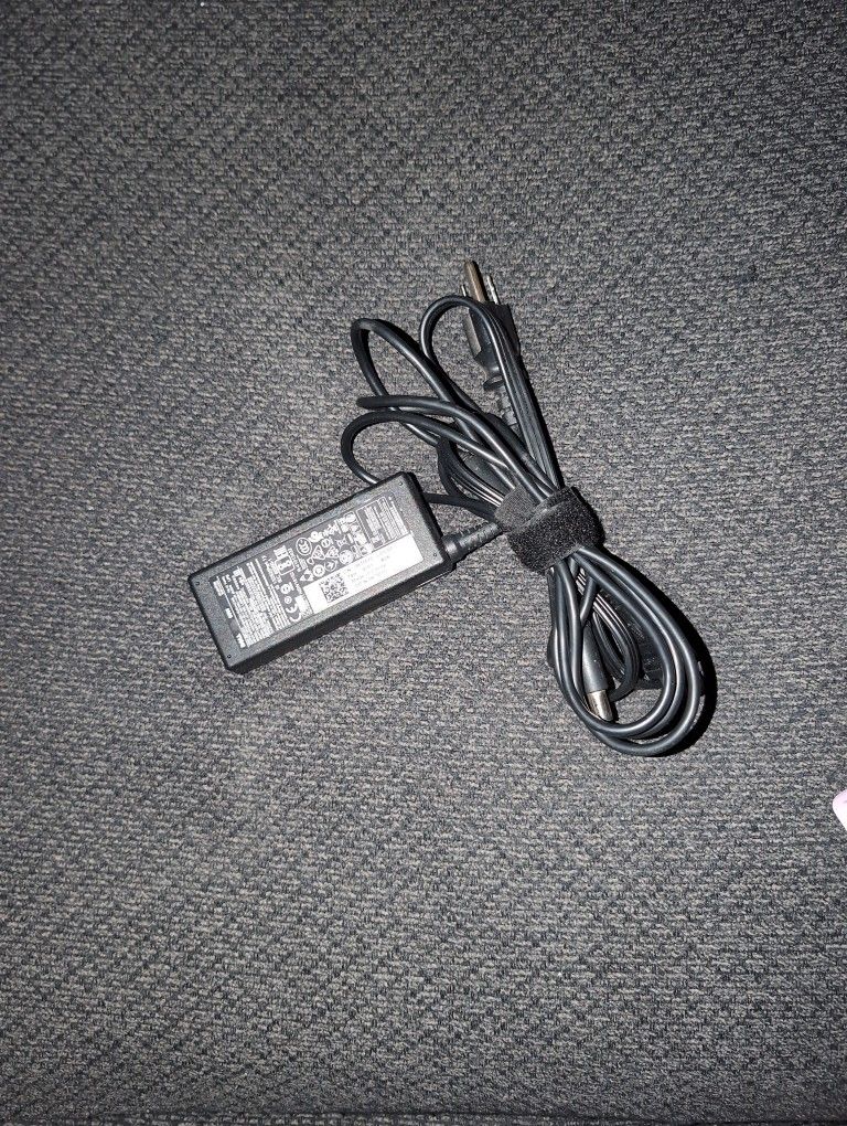 Dell 65W AC adapter,