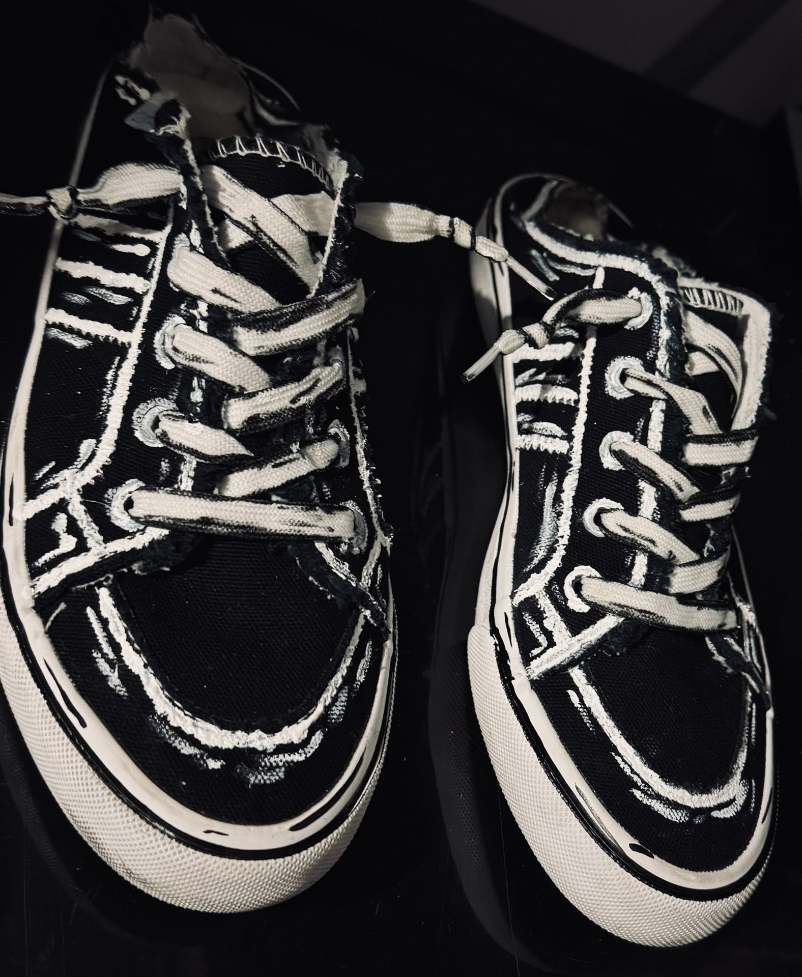 Hand painted Canvas Cartoon / Comic Shoes