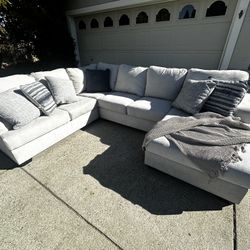 Like New Sectional Sofa 