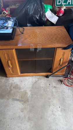 Old school 90s wood tv stand